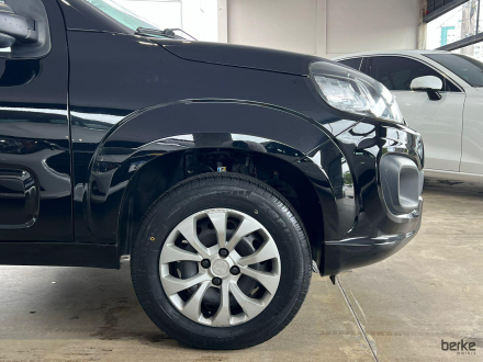 Uno ATTRACTIVE 1.0 8V 4P