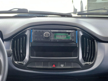 Uno ATTRACTIVE 1.0 8V 4P